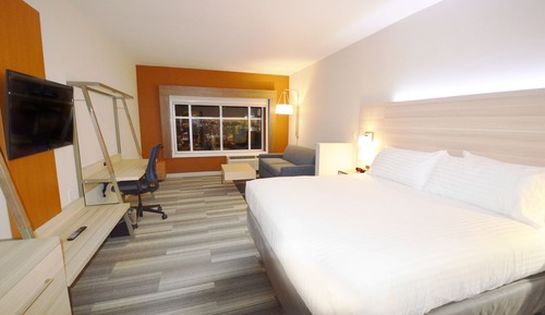 Suite, 1 King Bed, Accessible, Non Smoking (Communications)
