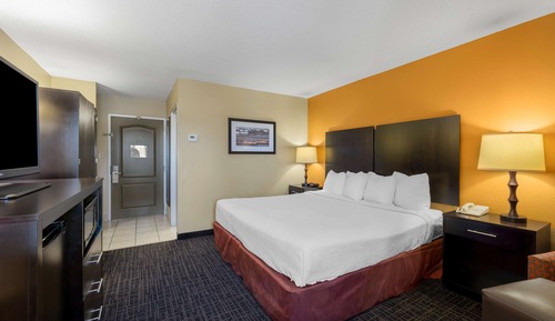 Standard Room, 1 King Bed, Non Smoking, Microwave