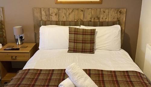 Suite, Ensuite (1 X Double & 2 X Single)