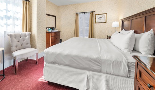 Hotel De Haro - John Wayne Suite