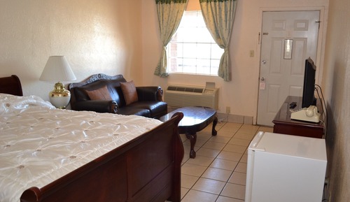 Basic Room, 1 Queen Bed, Non Smoking