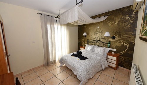 Exclusive Villa, Multiple Bedrooms, Smoking, City View