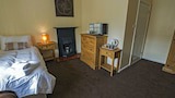 Quadruple Room, Ensuite (Double and Two Singles)