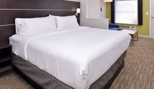 Standard Room, 1 King Bed, Balcony, Ocean View