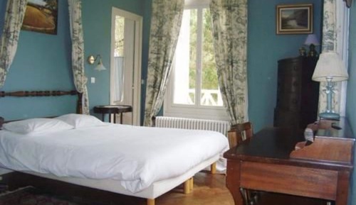 Double Room (Iris)