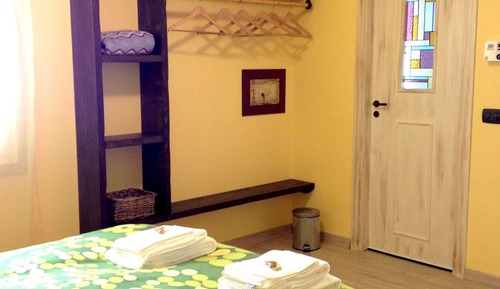 Room (Yellow)