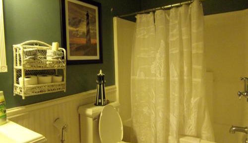 Thurman - Double Room with Shared Bathroom