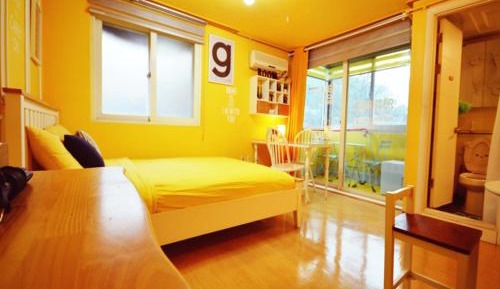 Deluxe Queen Studio 