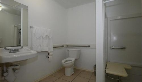 Two-Bedroom Queen Suite - Disability Access
