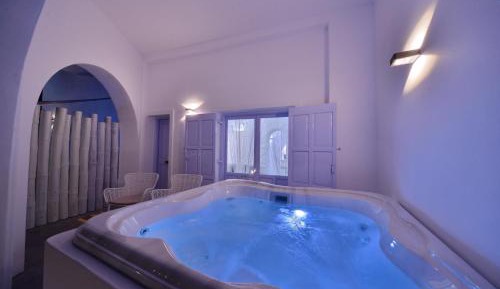 Deluxe Suite with Private Hot Tub and Sea View 