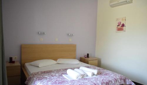 One-Bedroom Apartment (2-4 Adults) with Garden View