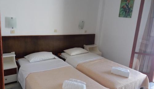 Studio (2 Adults)
