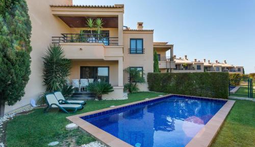 Two bedroom apartment with private garden, pool and sea view