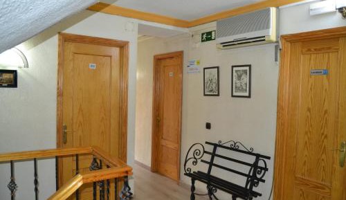 Single Room with Shared Bathroom