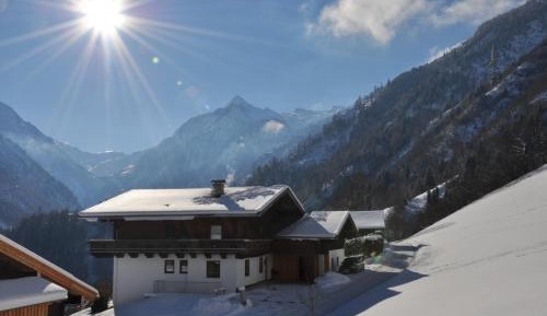 Apartment with Mountain View
