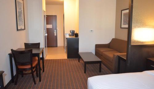 Queen Suite with Two Queen Beds and Additional Living Area