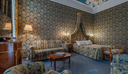 Deluxe Double Room with Canal View