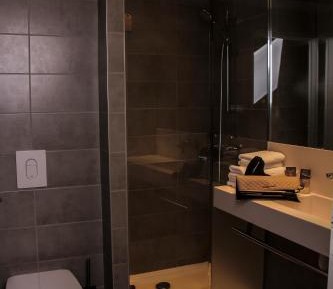 Comfort Queen Room