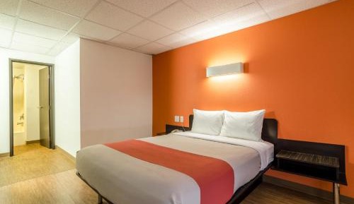 Queen Room - Disability Access - Non-Smoking