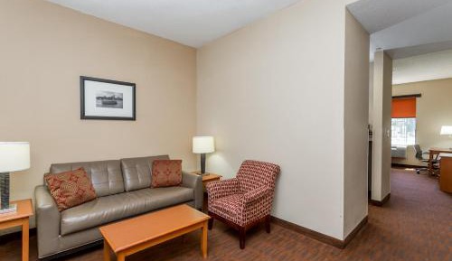 Studio Suite with Two Double Beds - Non-Smoking