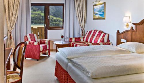 Junior Suite with Balcony and Lake View