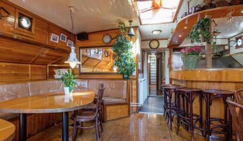 Ten-Cabin Boat