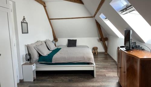 Deluxe Room (2 Adults + 1 Child)