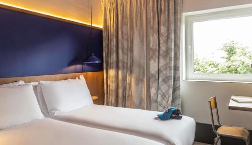 POP Room with Two Single Beds