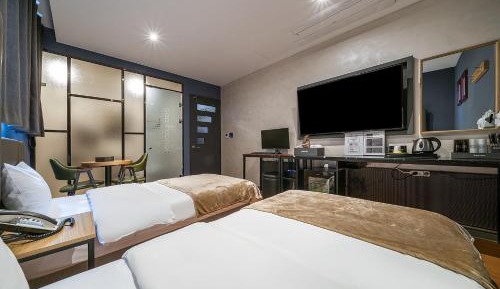 Twin Room with City View