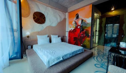 King Suite with Pool View