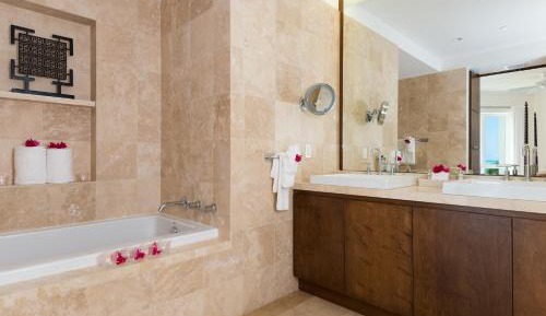 Luxury One-Bedroom Suite - Oceanfront