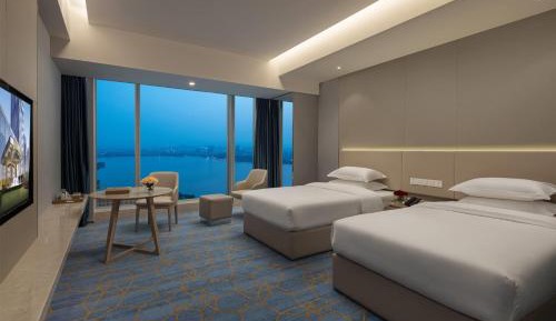 Superior Twin Room with Full Lake View