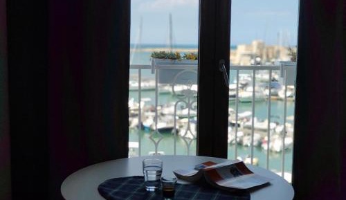 Deluxe One-Bedroom Apartment with Ocean View