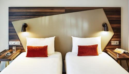 Studio with Twin Beds