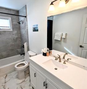 Apartment with Mountain View