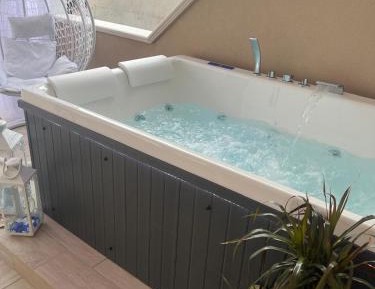 Queen Room with Spa Bath