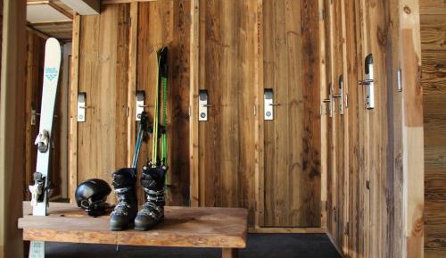 Five-Bedroom Apartment with Mountain View (13 Adults)