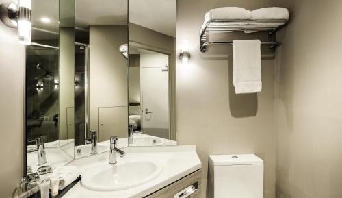 Standard Queen Room