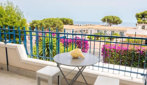 Three-Bedroom Deluxe Apartment