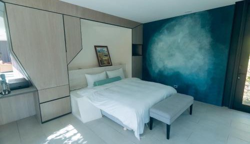 Queen Room with Garden View