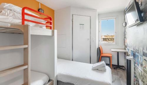 Cabrio Triple Room with Bathroom