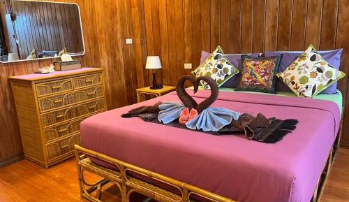 Villa with Garden View