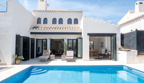 Villa with Garden View