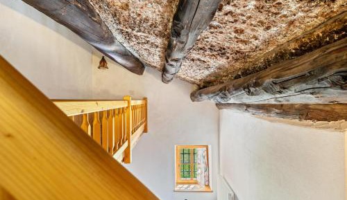 Superior One-Bedroom Apartment