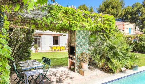 Villa with Garden View