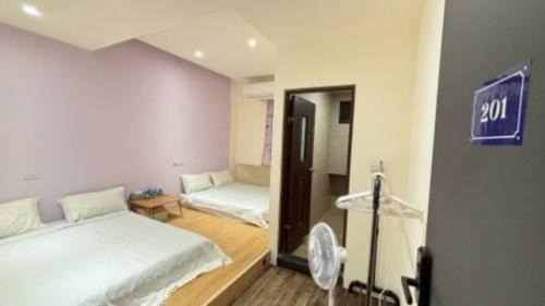 Quadruple Room with Private Bathroom