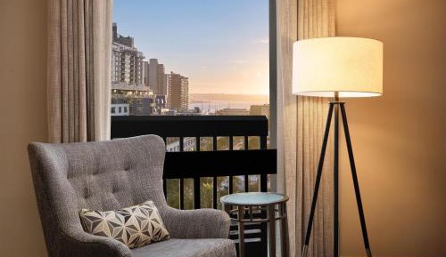 King Room with Bay View - Higher Floor/Non-Smoking