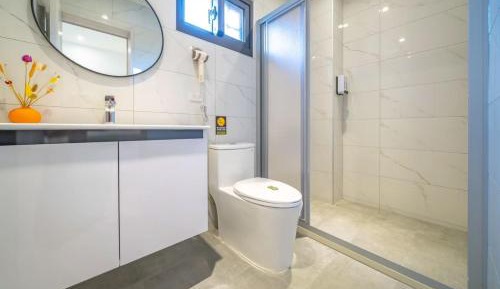 Quadruple Room with Private Bathroom