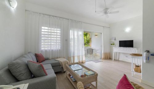 Deluxe One-Bedroom Apartment with Garden View