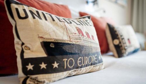 Classic Queen Room with Balcony